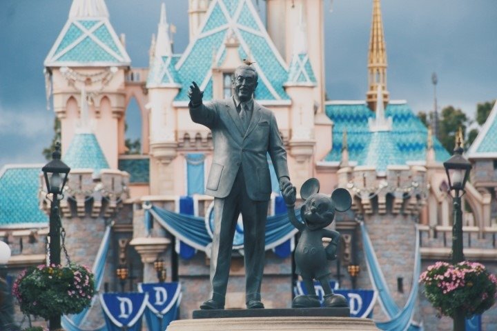 statue of Walt Disney and mouse in Disneyland